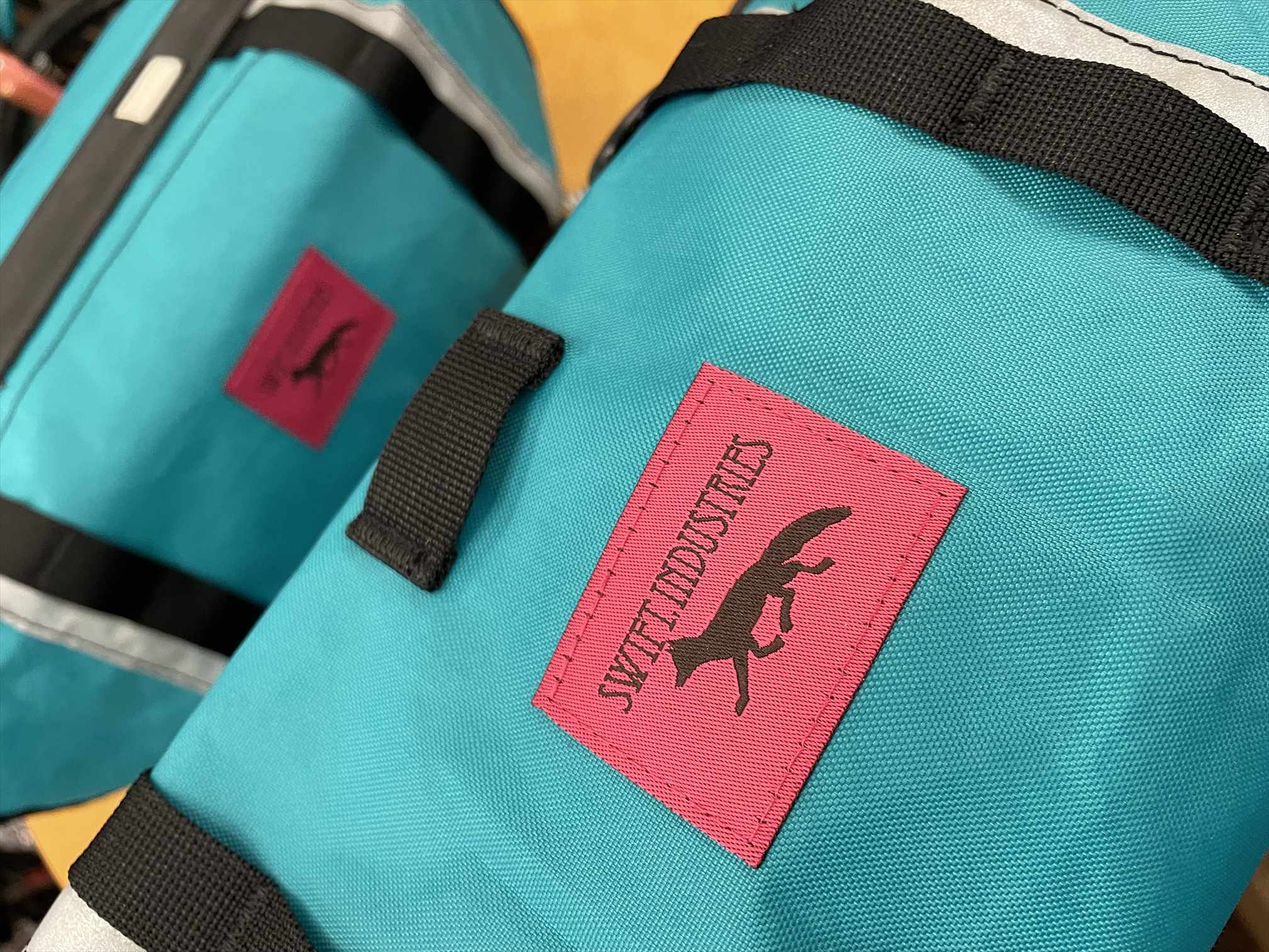 SWIFT INDUSTRIES* catalyst pack (teal) - バッグ