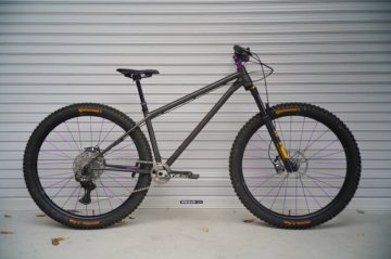 2026年2月頃入荷※ SINGER V2 「Rust Forever」予約受付中