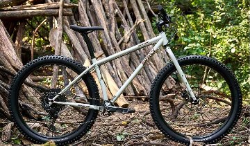  SURLY / Karate Monkey / Snow Mold White / メーカー完成車の画像