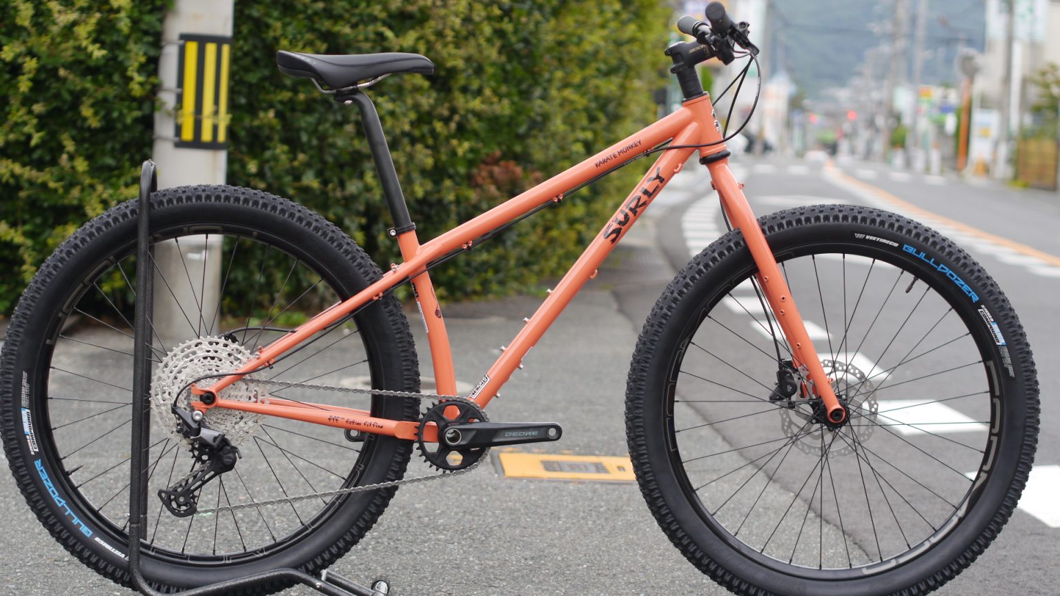 SURLY KARATE MONKEY Peach Salmon Sundae｜クロモリ トレイル