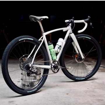 Simworks by Panaracer / Super Yummy / 27.5 x 2.22 / Black  / シムワークス / スーパーヤミーの画像