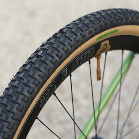 BRUCE GORDON / Rock'n Road / 650 x 48c / Gumwall / SIMWORKS  / タイヤの画像