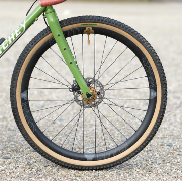 BRUCE GORDON / Rock'n Road / 650 x 48c / Gumwall / SIMWORKS  / タイヤの画像