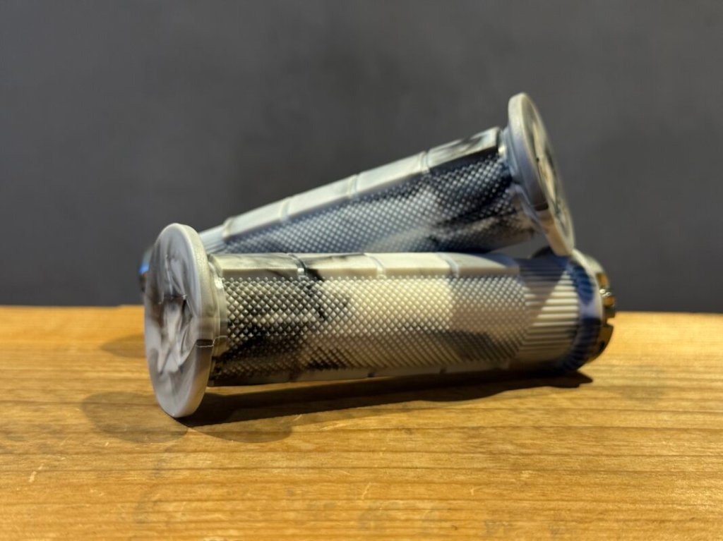 Un Authorized / UA 110 NEVER EVER GRIP / HALFCARAMEL / WHITE/BLACKの画像