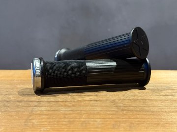 Un Authorized / UA 110 NEVER EVER GRIP / ULTRASLIM / Blackの画像