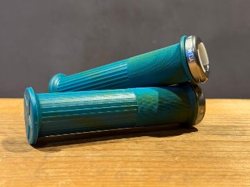 Un Authorized / UA 110 NEVER EVER GRIP / ULTRASLIM / BLUE/GREENの画像