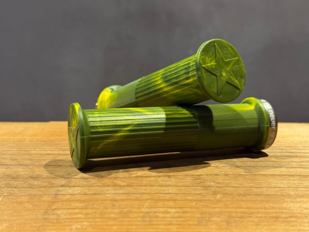 Un Authorized / UA 110 NEVER EVER GRIP / ULTRASLIM / GREEN/YELLOWの画像