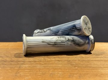 Un Authorized / UA 110 NEVER EVER GRIP / ULTRASLIM / WHITE/BLACKの画像