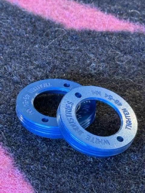 WHITE INDUSTRIES / Crank Extractor Caps / MR30用 / BLUE / ホワイトインダストリーズの画像