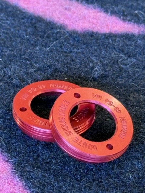 WHITE INDUSTRIES / Crank Extractor Caps / MR30用 / RED / ホワイトインダストリーズの画像