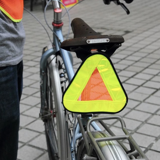 BLUE LUG/ AARDVARK / reflective yield symbol / yellow / リフレクターの画像