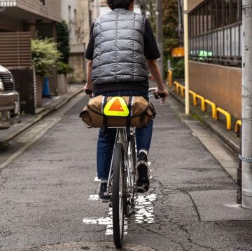 BLUE LUG/ AARDVARK / reflective yield symbol / yellow / リフレクターの画像
