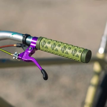 TOMII x SIMWORKS  / Farwest Grip / Cactus Green / グリップ   の画像