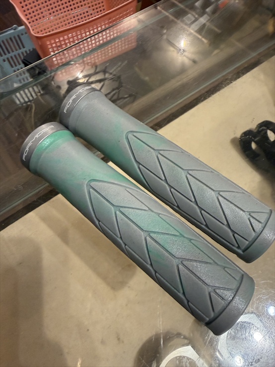 FORMOSA Grip / SuperSport  / レーシングクーラント（グレーとライム）の画像