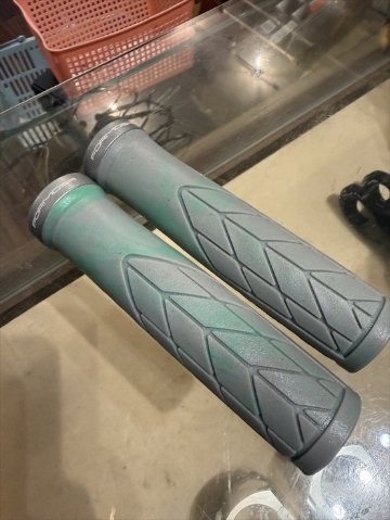 FORMOSA Grip / SuperSport  / レーシングクーラント（グレーとライム）の画像