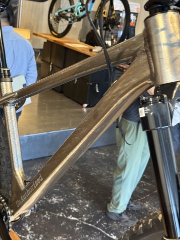 Un Authorized / 16apm / オリーブ / アルミフレーム ハードテールMTBの画像