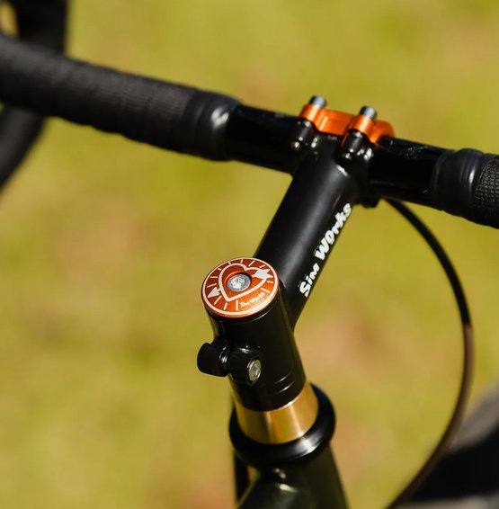 SIMWORKS /  Heart & Arrow Stem Cap  / Sunrise 2026 Limitedの画像