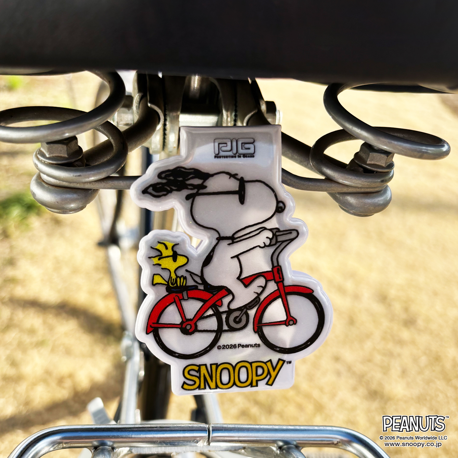 [[PIG] SNOOPY [ サイクリング ウッドストック  ] / マグネット リフレクター / PEANUTS デザイン / MAGNET REFLECTORの画像