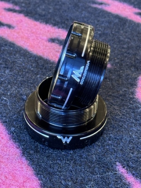 WHITE INDUSTRIES / External BSA Bottom Brackets 30mm / Black / ホワイインダストリーズの画像