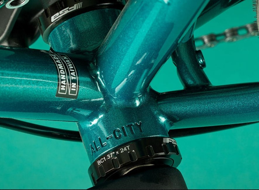 ALL CITY / Super Professional Apex 1 / 52 / Night Jade / 完成車の画像