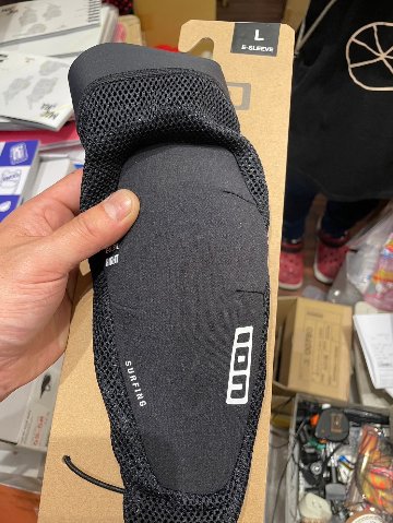 ION（アイオン）/ Elbow Pads [E-SLEEVE] 肘用プロテクション　プロテクターの画像