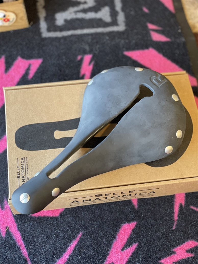 SELLE ANATOMICA /　R2 /　Rubber Saddle　/セラアナトミカ　/サドル