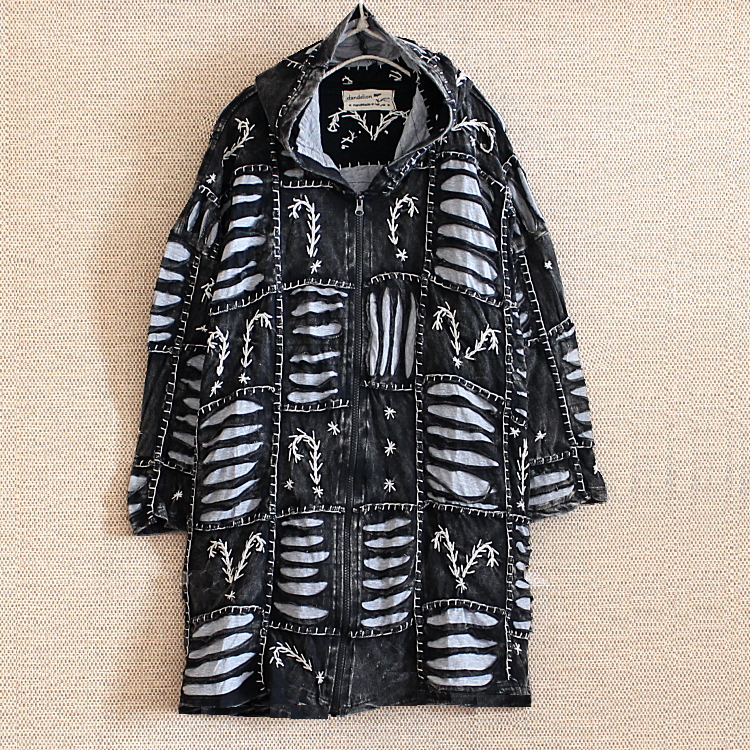 ダメージ加工＊星＆蔦モチーフ刺繍＊ドロップショルダー＊とんがりフードジャケット＊ユニセックス＊の画像