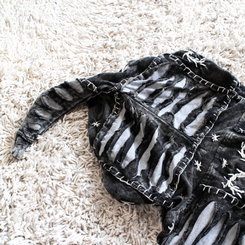 ダメージ加工＊星＆蔦モチーフ刺繍＊ドロップショルダー＊とんがりフードジャケット＊ユニセックス＊の画像