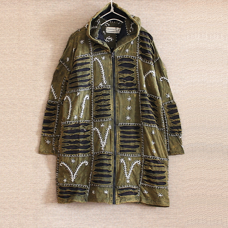 ダメージ加工＊星＆蔦モチーフ刺繍＊ドロップショルダー＊とんがりフードジャケット＊ユニセックス＊の画像