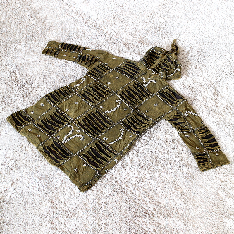 ダメージ加工＊星＆蔦モチーフ刺繍＊ドロップショルダー＊とんがりフードジャケット＊ユニセックス＊の画像