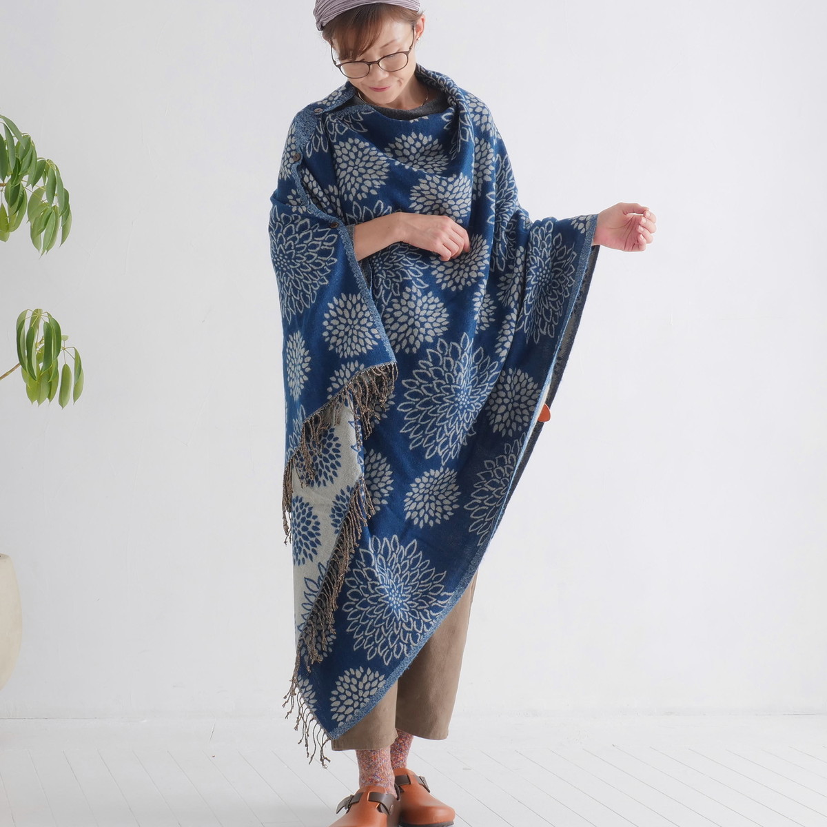 再販＊羽織るだけでお洒落度ＵＰ＊3Way＊リバーシブル＊起毛ダリア柄大判ストール＊の画像