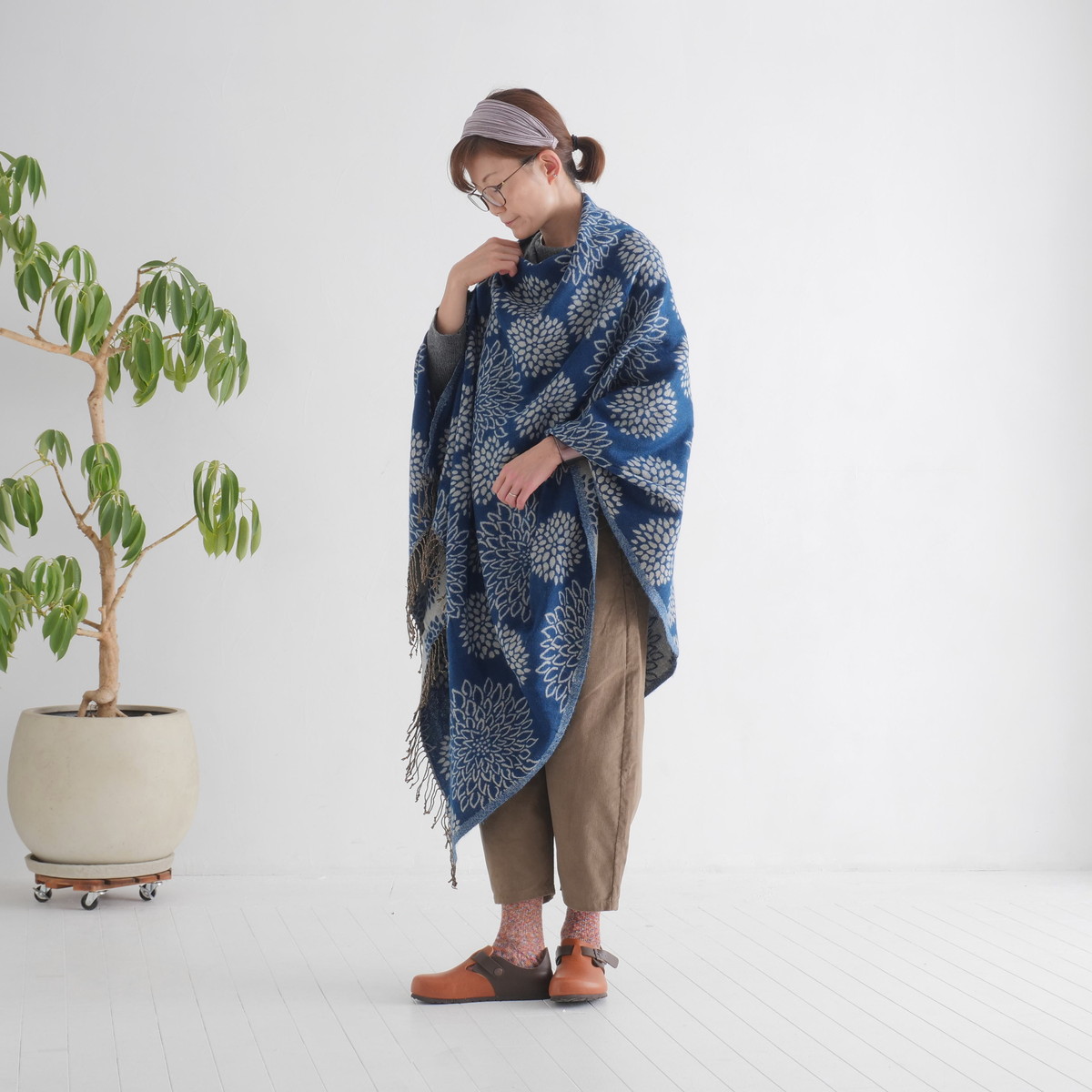 再販＊羽織るだけでお洒落度ＵＰ＊3Way＊リバーシブル＊起毛ダリア柄大判ストール＊の画像