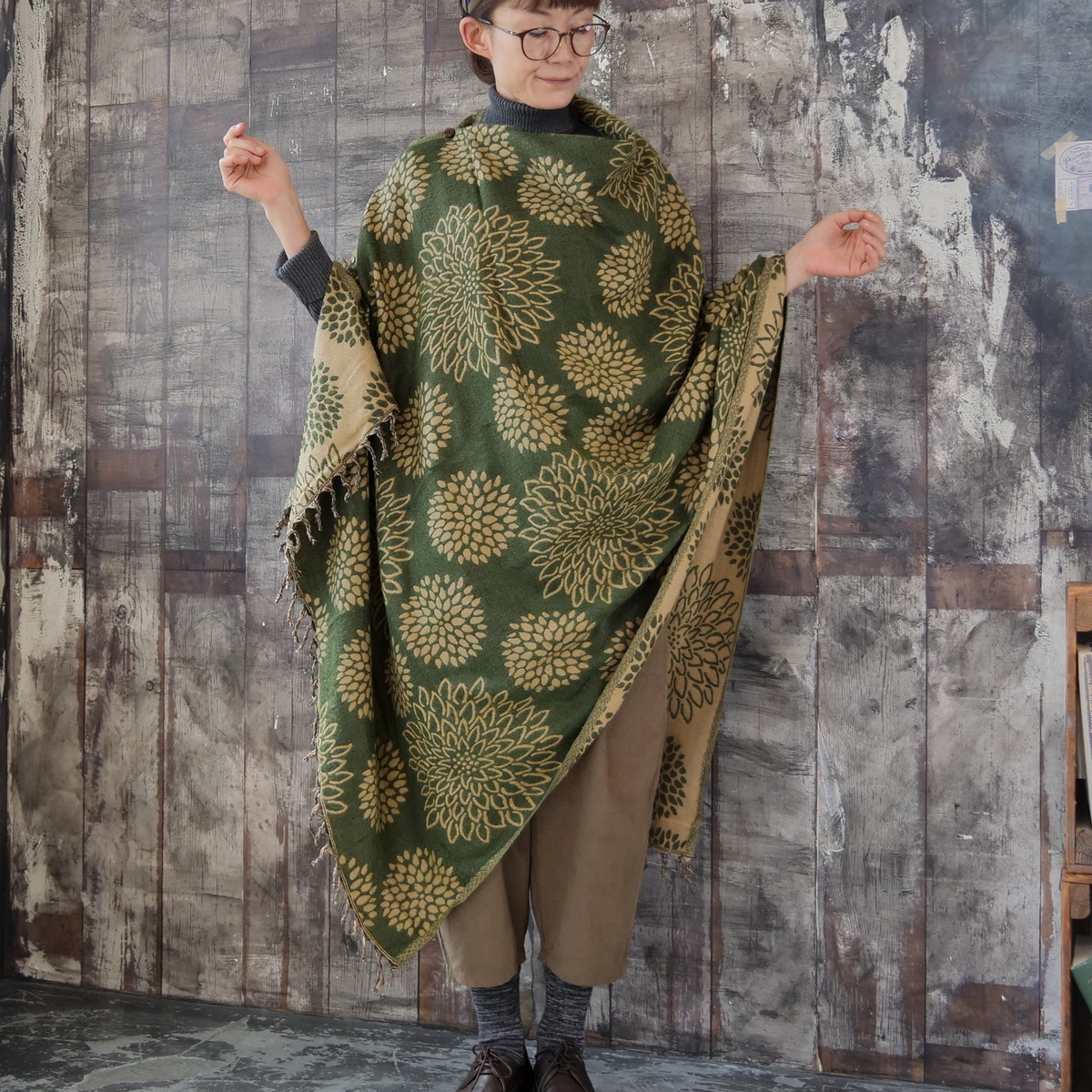 再販＊羽織るだけでお洒落度ＵＰ＊3Way＊リバーシブル＊起毛ダリア柄大判ストール＊の画像