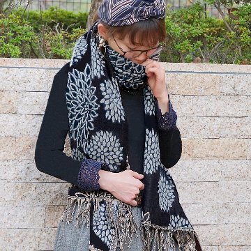 再販＊羽織るだけでお洒落度ＵＰ＊3Way＊リバーシブル＊起毛ダリア柄大判ストール＊の画像