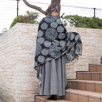 再販＊羽織るだけでお洒落度ＵＰ＊3Way＊リバーシブル＊起毛ダリア柄大判ストール＊の画像