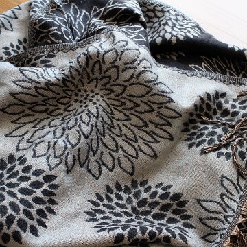 再販＊羽織るだけでお洒落度ＵＰ＊3Way＊リバーシブル＊起毛ダリア柄大判ストール＊の画像