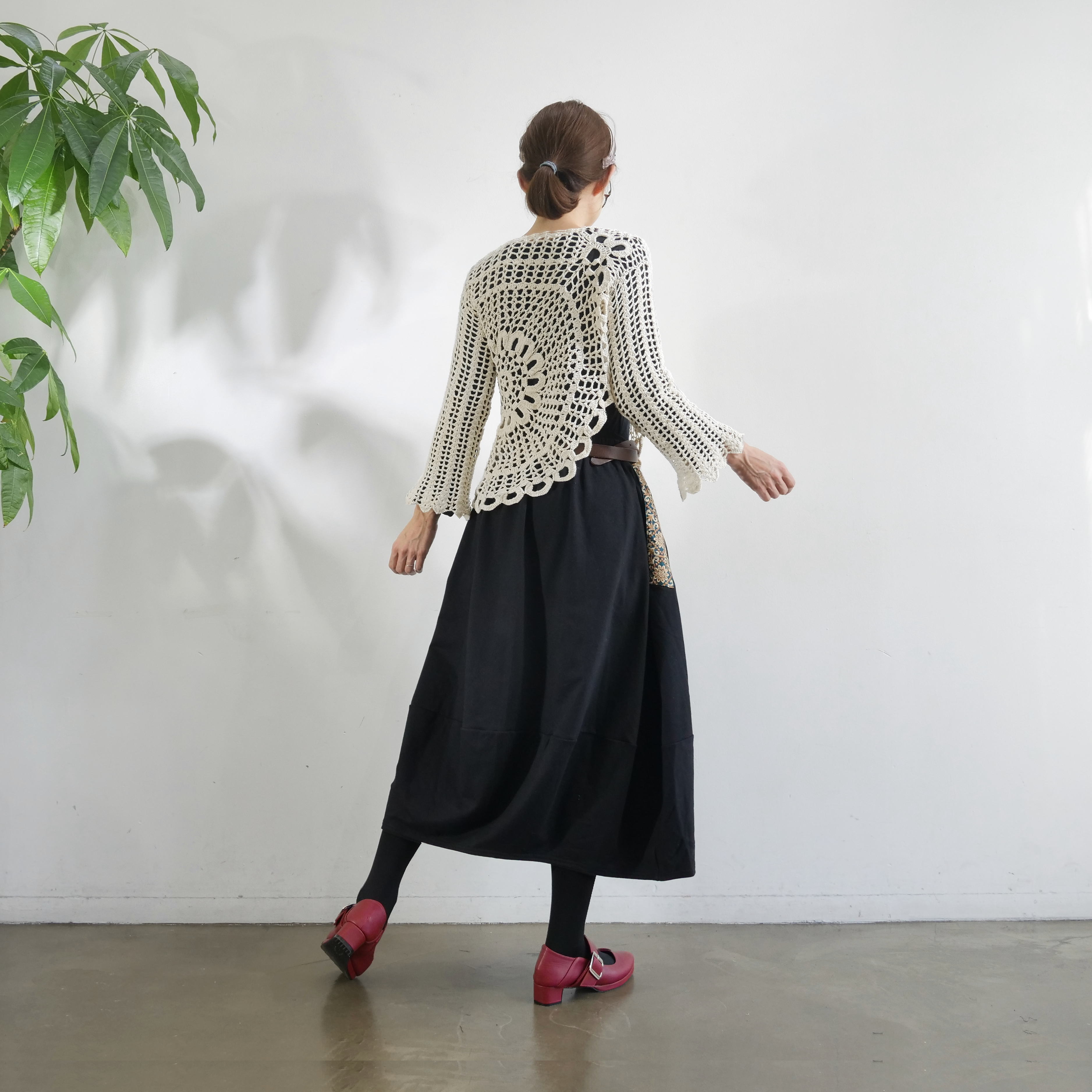 サイズ４展開＊ざっくりとした編み感＊かぎ針＊花模様編み＊フレア袖＊コットン素材＊トップス＊手編み＊dandelion＊ネパール＊d-tp505Rの画像