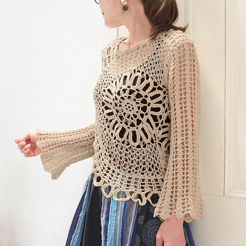 サイズ４展開＊ざっくりとした編み感＊かぎ針＊花模様編み＊フレア袖＊コットン素材＊トップス＊手編み＊dandelion＊ネパール＊d-tp505Rの画像