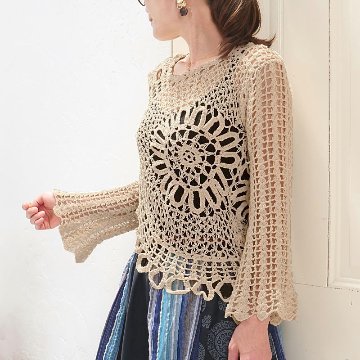 サイズ４展開＊ざっくりとした編み感＊かぎ針＊花模様編み＊フレア袖＊コットン素材＊トップス＊手編み＊dandelion＊ネパール＊d-tp505Rの画像