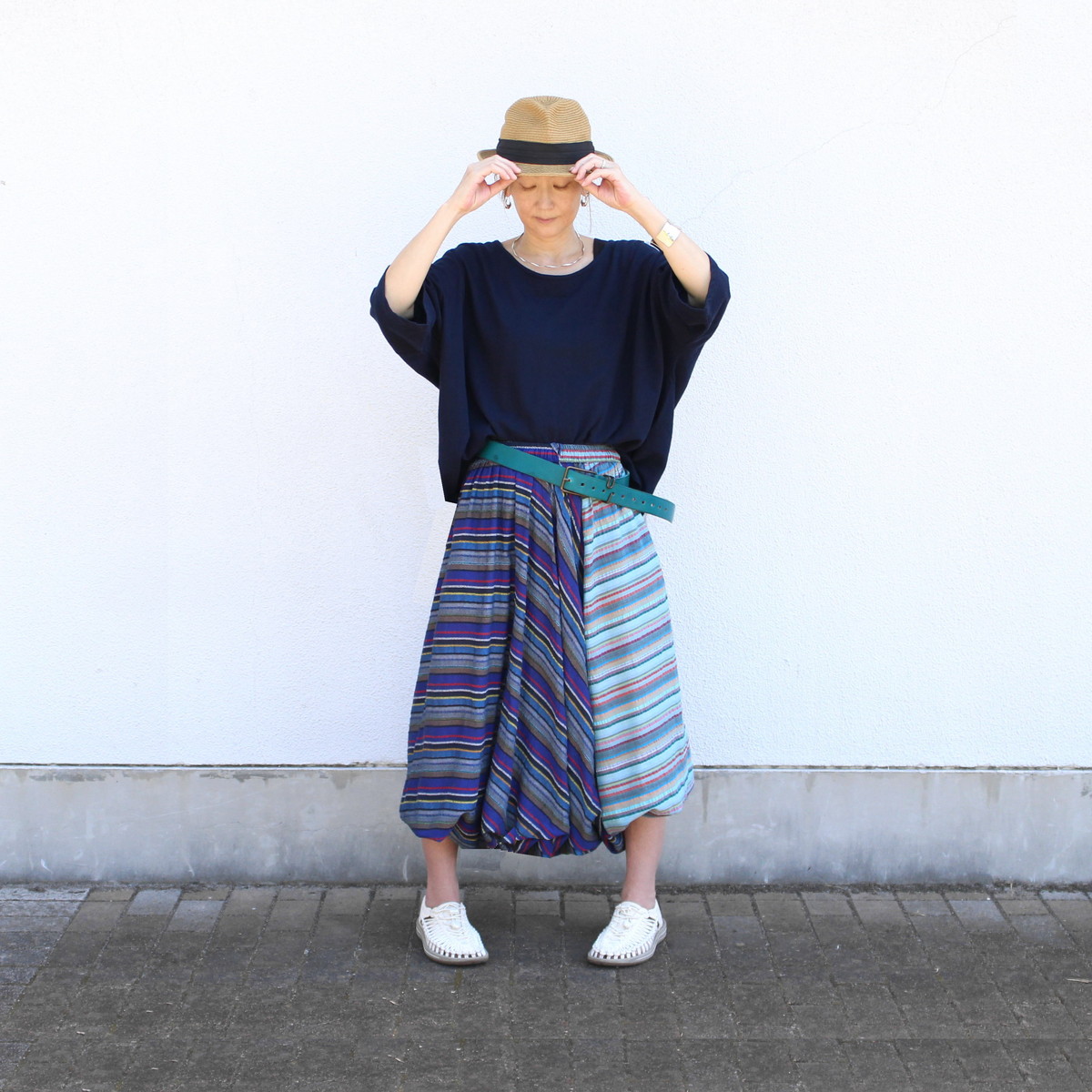 裾の丸みが可愛い＊個性派シルエット＊動きにニュアンスを添える＊ストライプサルエルパンツ＊d-pn001の画像