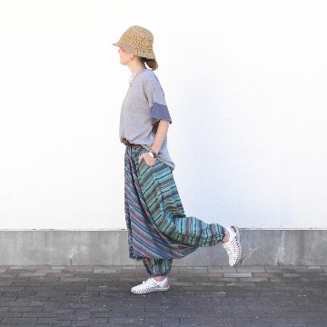 裾の丸みが可愛い＊個性派シルエット＊動きにニュアンスを添える＊ストライプサルエルパンツ＊d-pn001の画像