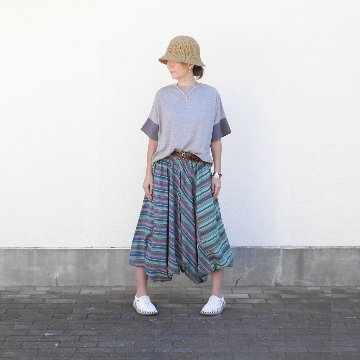 裾の丸みが可愛い＊個性派シルエット＊動きにニュアンスを添える＊ストライプサルエルパンツ＊d-pn001の画像