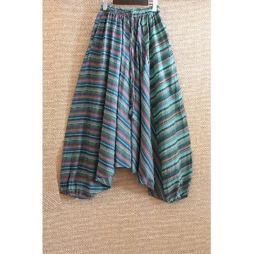 裾の丸みが可愛い＊個性派シルエット＊動きにニュアンスを添える＊ストライプサルエルパンツ＊d-pn001の画像