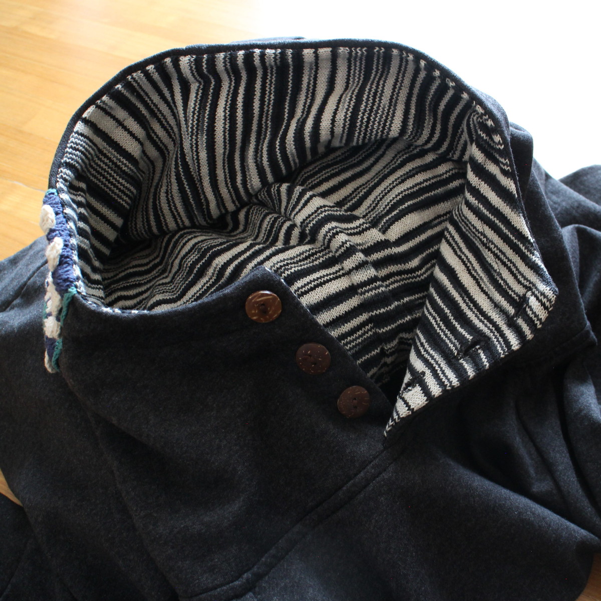 Renewal再販×3＊オフタートルネック＊花クロシェ×ボーダーフード＊裏地フリース＊プルオーバー＊パーカー＊d-tp507の画像