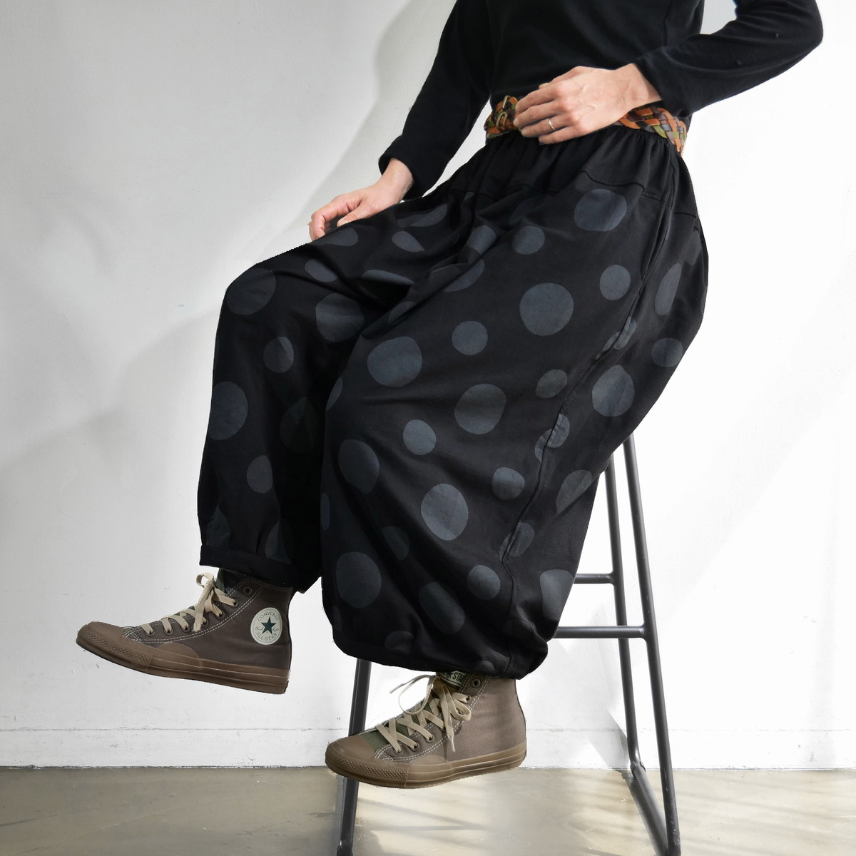 丸っこいシルエット＊大人のためのナチュラルなドット柄＊バルーンワイドパンツ＊d-pn506の画像