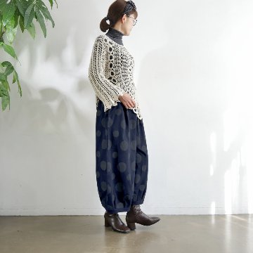 丸っこいシルエット＊大人のためのナチュラルなドット柄＊バルーンワイドパンツ＊d-pn506の画像