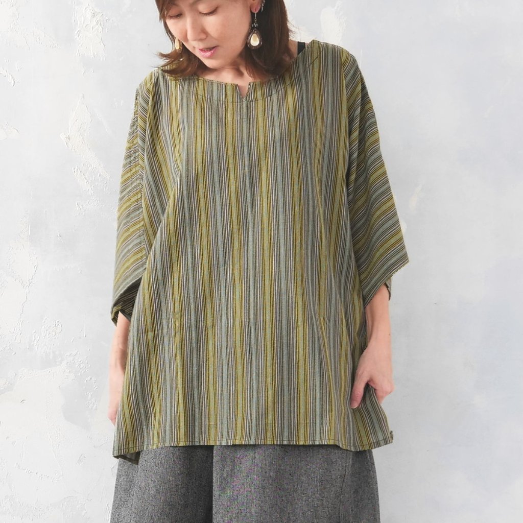 ストライプ＊Vカットネックライン＊ゆったりとしたリラックス感あるシルエット＊七分袖＊ブラウス＊シャツ＊トップス＊d-tp531の画像