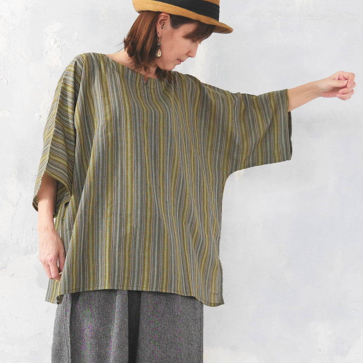 ストライプ＊Vカットネックライン＊ゆったりとしたリラックス感あるシルエット＊七分袖＊ブラウス＊シャツ＊トップス＊d-tp531の画像