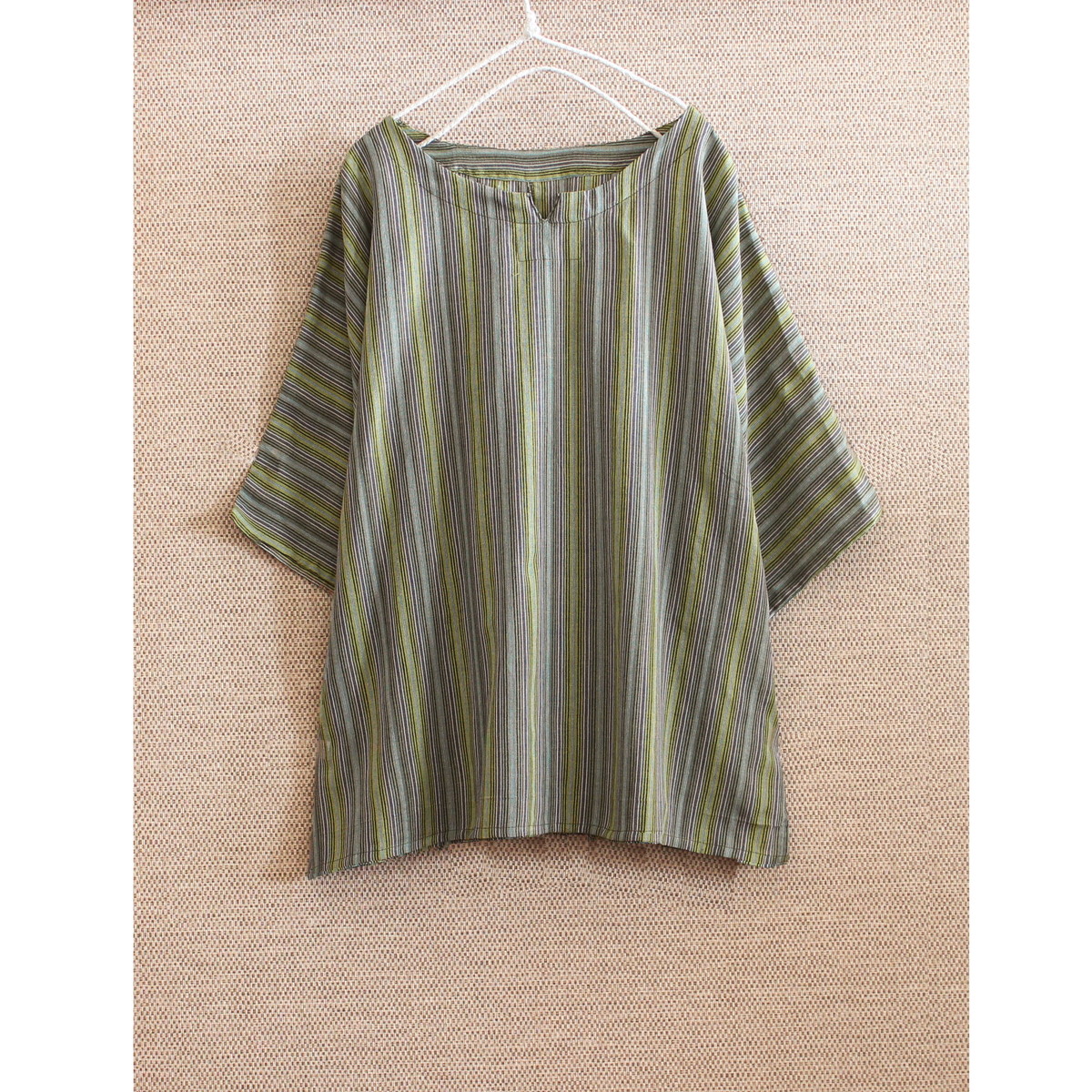 ストライプ＊Vカットネックライン＊ゆったりとしたリラックス感あるシルエット＊七分袖＊ブラウス＊シャツ＊トップス＊d-tp531の画像