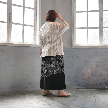 ストライプ＊Vカットネックライン＊ゆったりとしたリラックス感あるシルエット＊七分袖＊ブラウス＊シャツ＊トップス＊d-tp531の画像